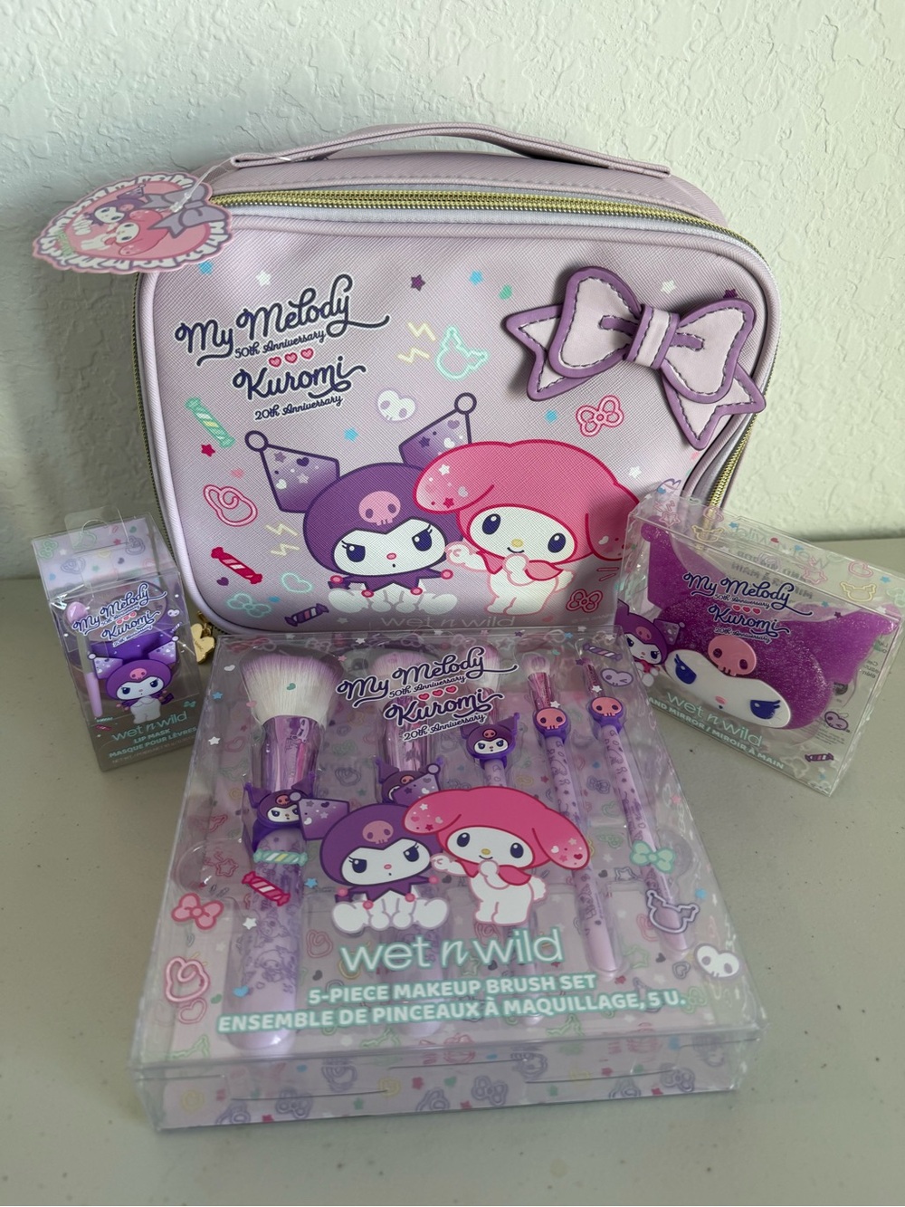 New womens wet n wild My Melody & Kuromi Cosmetic bag, brush set, mirror, lip